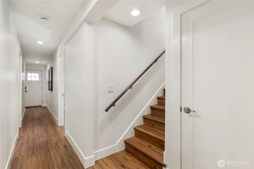 Property photo for 4010 35th Avenue Sw, Seattle photo 23
