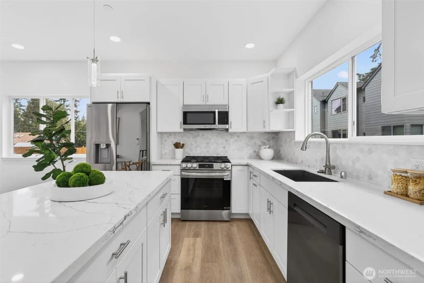 Property photo for 221 Ne 185th Street #b, Shoreline photo 4