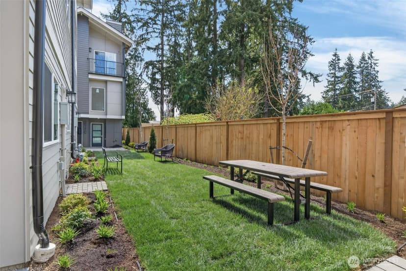 Property photo for 221 Ne 185th Street #b, Shoreline photo 27