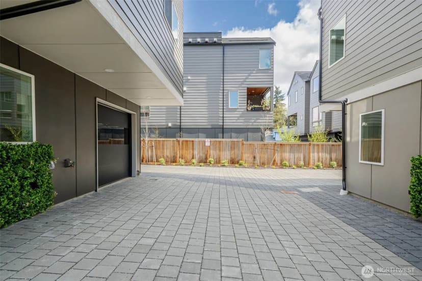 Property photo for 221 Ne 185th Street #b, Shoreline photo 30