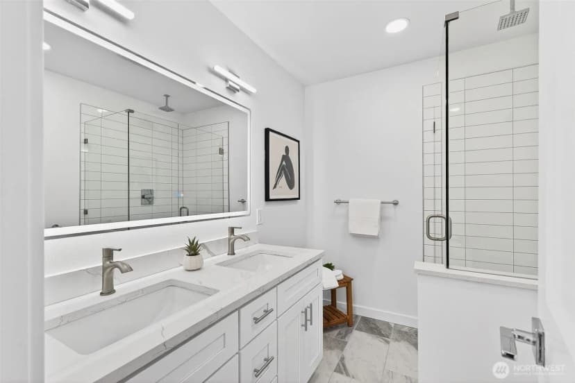 Property photo for 221 Ne 185th Street #b, Shoreline photo 16