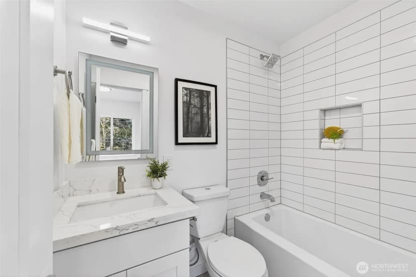 Property photo for 221 Ne 185th Street #b, Shoreline photo 21
