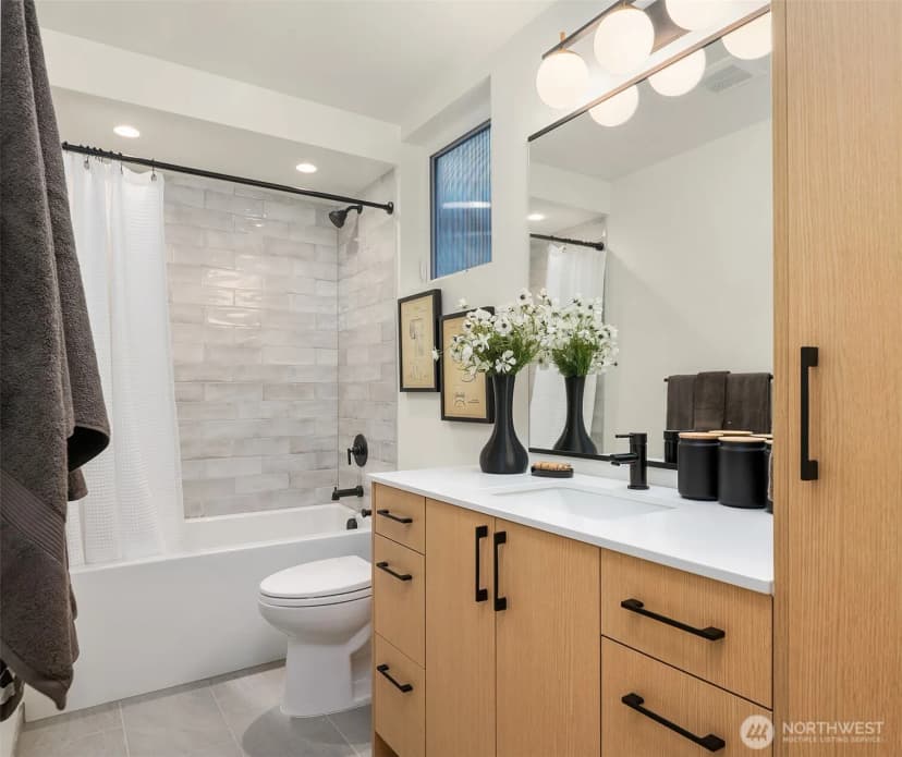 Property photo for 1455 22nd Avenue #a, Seattle photo 2