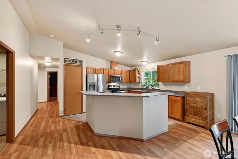 Property photo for 8121 349th Street S, Roy photo 11
