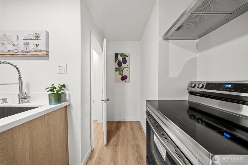 Property photo for 9044 9th Avenue Sw, Seattle photo 10