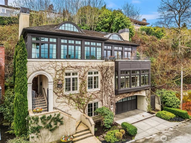 Property photo for 463 39th Avenue E, Seattle