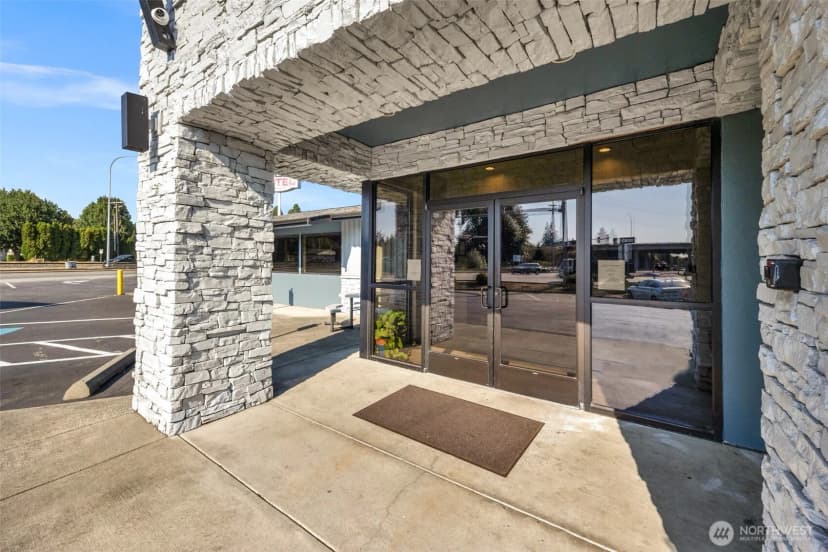 Property photo for 400 W Rio Vista Avenue, Burlington photo 2