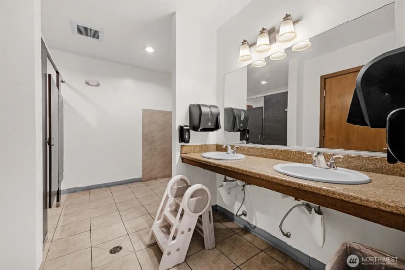 Property photo for 400 W Rio Vista Avenue, Burlington photo 19