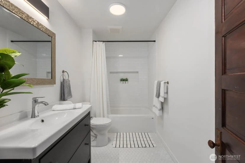 Property photo for 1043 S Cloverdale Street, Seattle photo 20