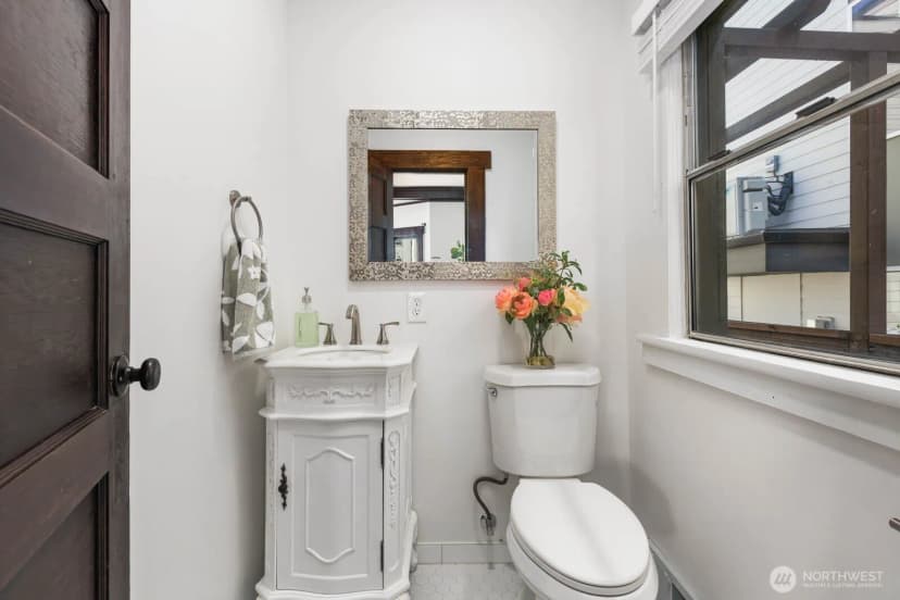 Property photo for 1043 S Cloverdale Street, Seattle photo 10