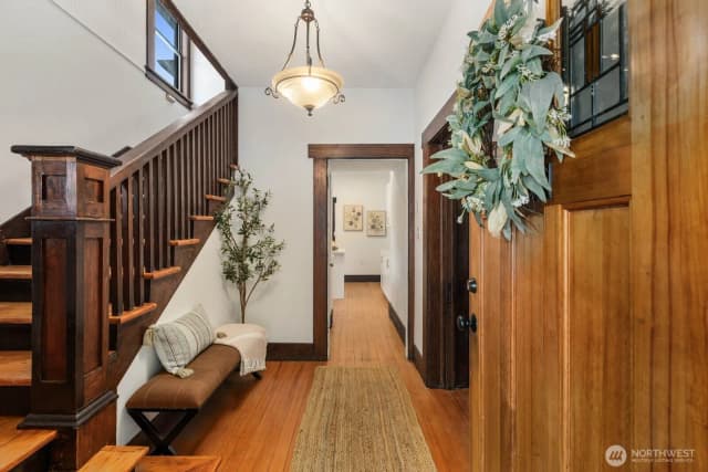 Property photo for 1043 S Cloverdale Street, Seattle photo 3