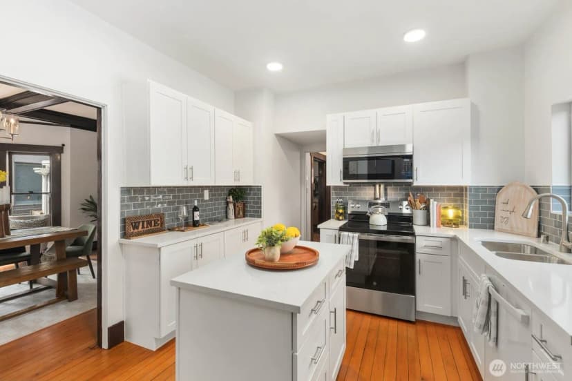 Property photo for 1043 S Cloverdale Street, Seattle photo 13
