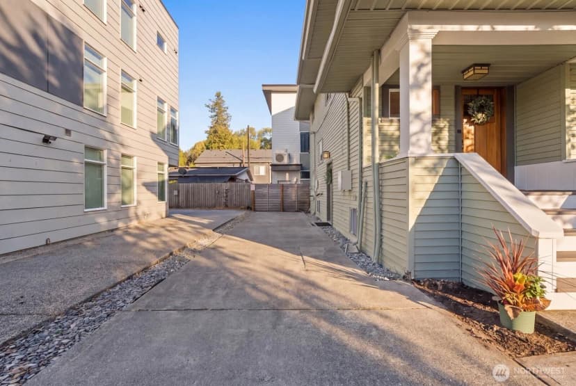 Property photo for 1043 S Cloverdale Street, Seattle photo 39