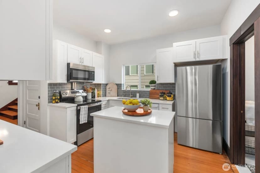 Property photo for 1043 S Cloverdale Street, Seattle photo 11