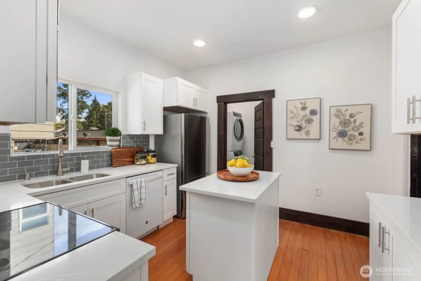 Property photo for 1043 S Cloverdale Street, Seattle photo 15