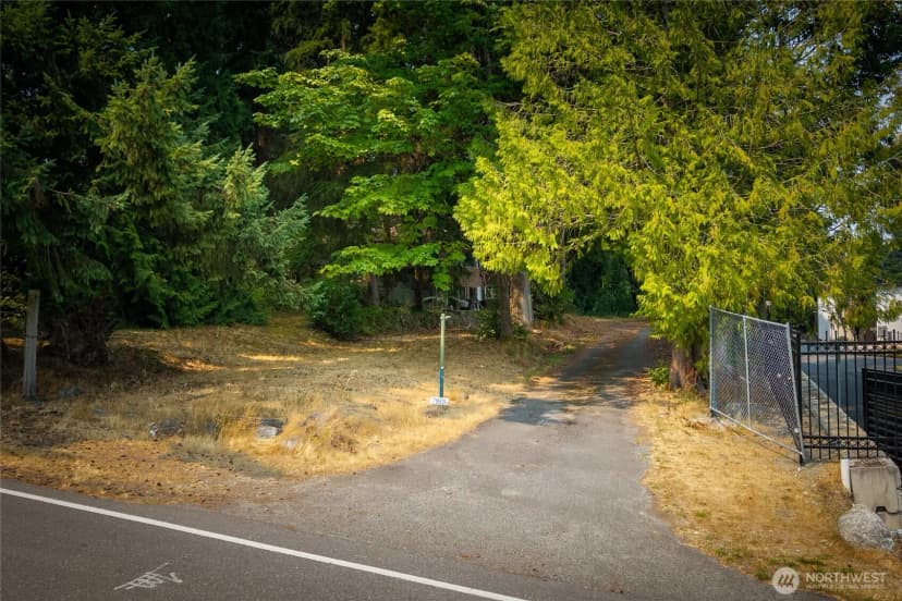 Property photo for 7915 240th Street Sw, Edmonds photo 2