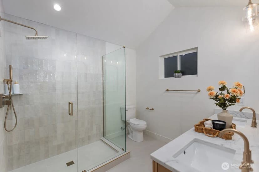 Property photo for 13321 3rd Avenue Ne #b, Seattle photo 23
