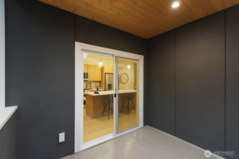 Property photo for 13321 3rd Avenue Ne #b, Seattle photo 19