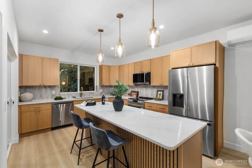 Property photo for 13321 3rd Avenue Ne #b, Seattle photo 15