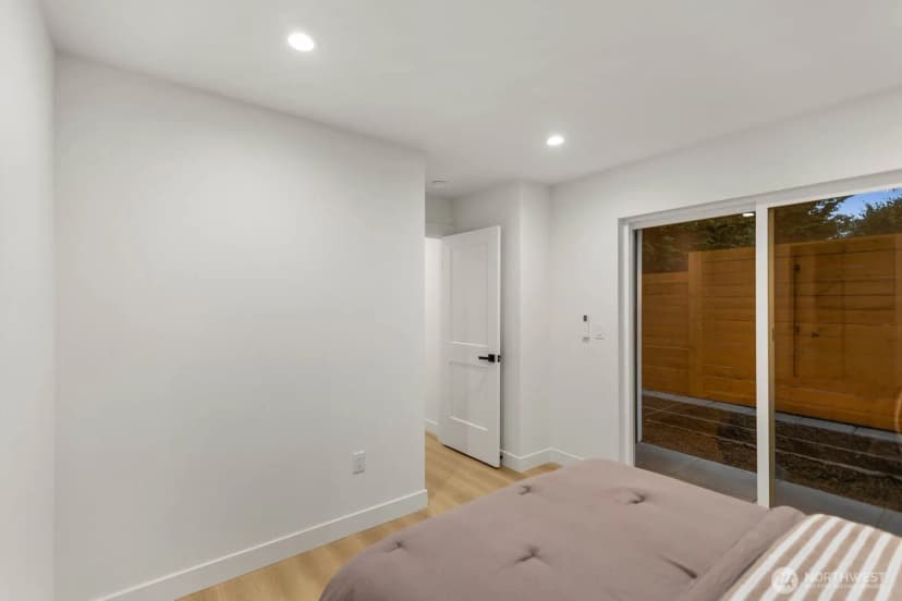 Property photo for 13321 3rd Avenue Ne #b, Seattle photo 5