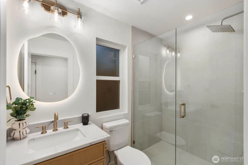 Property photo for 13321 3rd Avenue Ne #b, Seattle photo 6