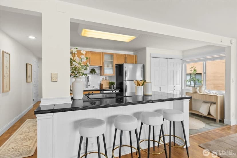Property photo for 3700 W 25th Place #201, Seattle photo 17