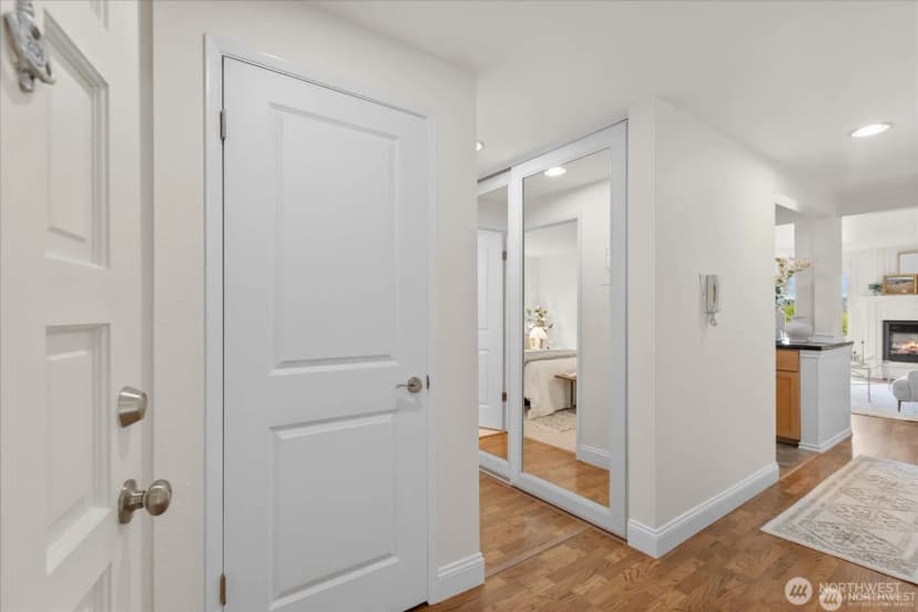 Property photo for 3700 W 25th Place #201, Seattle photo 6