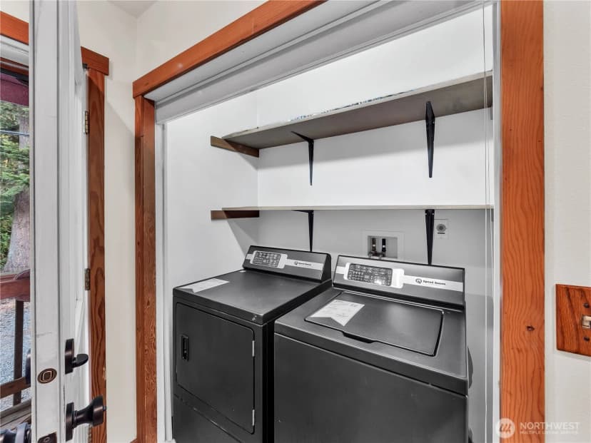Property photo for 17261 Golden View Avenue, La Conner photo 24