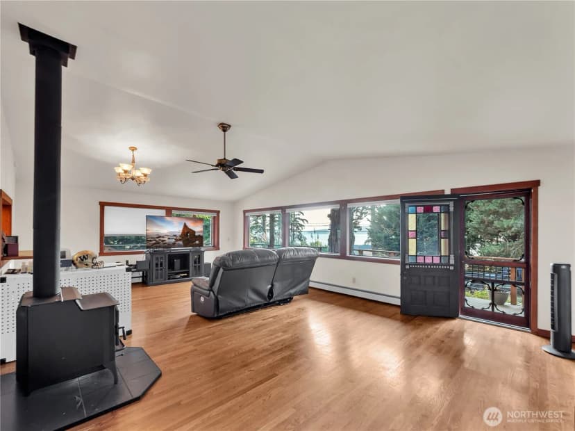 Property photo for 17261 Golden View Avenue, La Conner photo 13