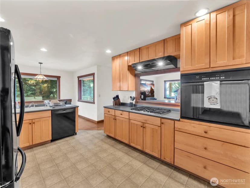 Property photo for 17261 Golden View Avenue, La Conner photo 26