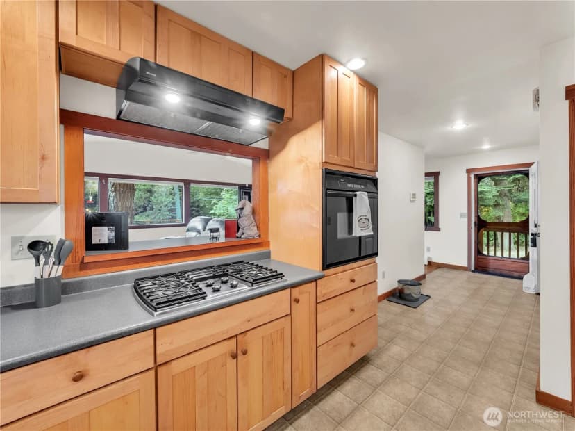 Property photo for 17261 Golden View Avenue, La Conner photo 25