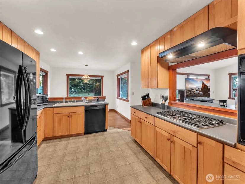 Property photo for 17261 Golden View Avenue, La Conner photo 23