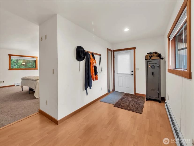Property photo for 17261 Golden View Avenue, La Conner photo 16