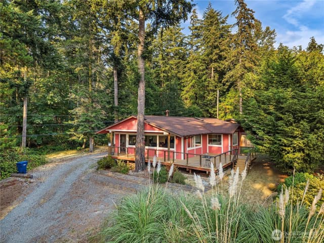 Property photo for 17261 Golden View Avenue, La Conner photo 2