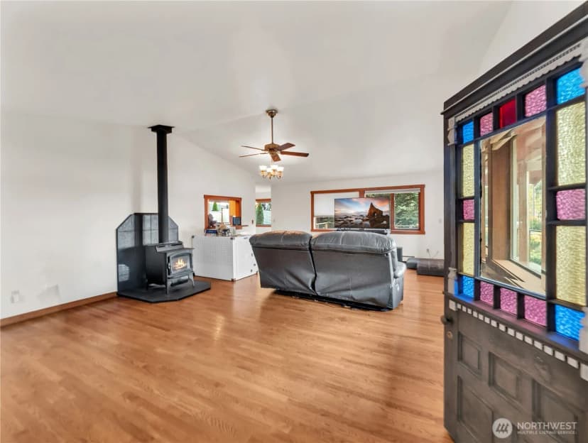 Property photo for 17261 Golden View Avenue, La Conner photo 14