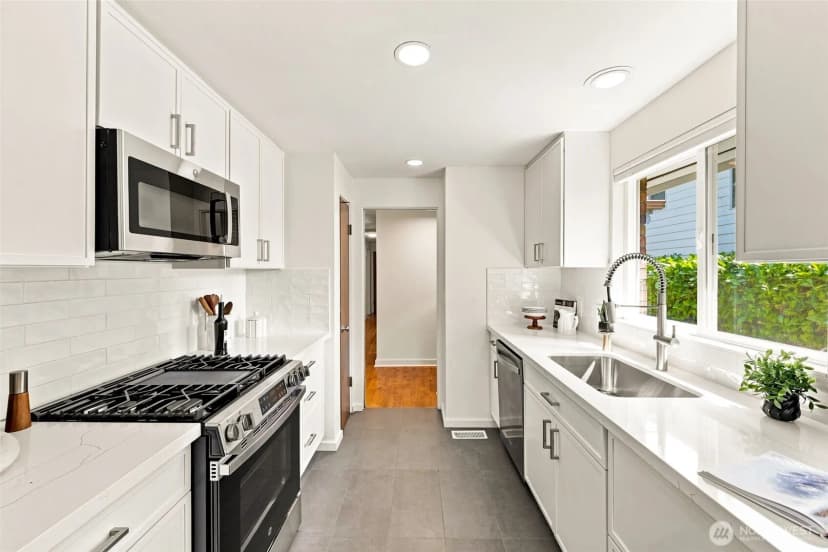 Property photo for 7050 21st Avenue Ne, Seattle photo 13