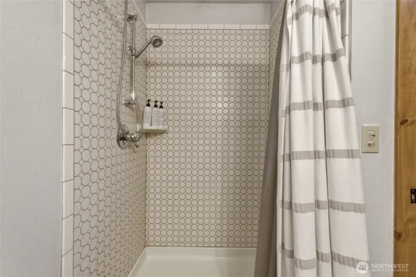 Property photo for 106 Wolf Ridge Lane, Dayton photo 18