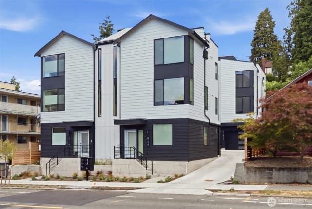 Property photo for 1014 C Ne 70th Street #c, Seattle photo 5