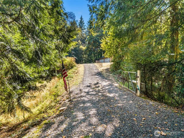 Property photo for 4562 Se Burley Olalla Road, Olalla photo 2