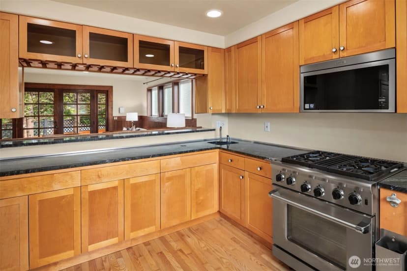 Property photo for 4600 Green Lake Way N, Seattle photo 13