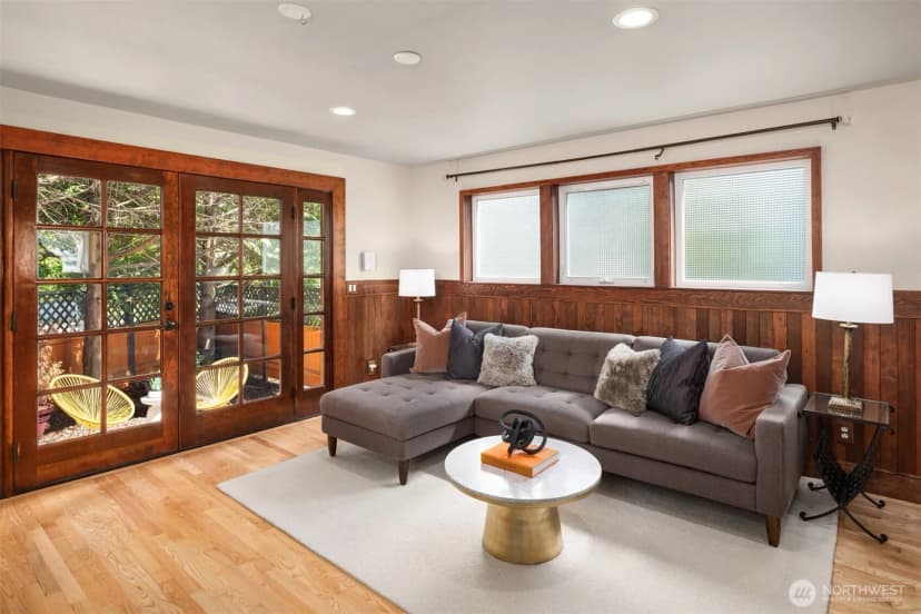 Property photo for 4600 Green Lake Way N, Seattle photo 10