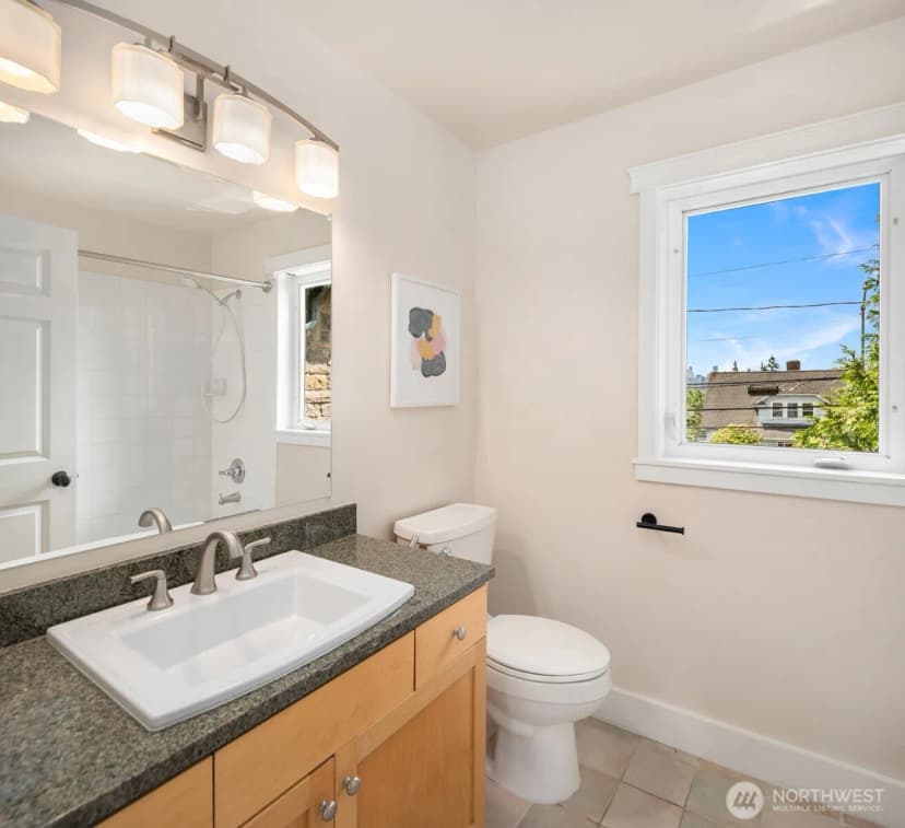 Property photo for 4600 Green Lake Way N, Seattle photo 22