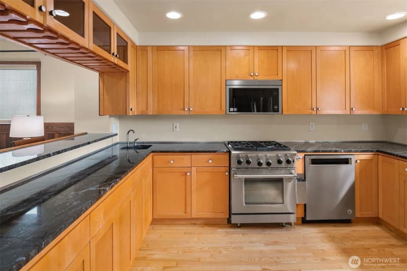 Property photo for 4600 Green Lake Way N, Seattle photo 14