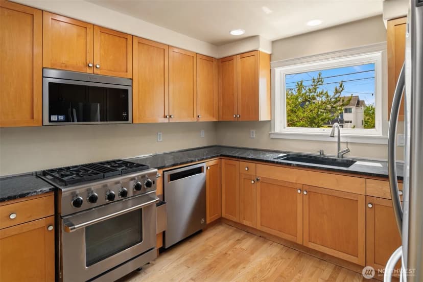 Property photo for 4600 Green Lake Way N, Seattle photo 15