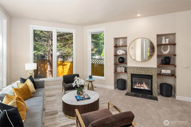 Property photo for 4600 Green Lake Way N, Seattle photo 4