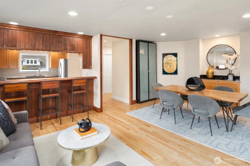 Property photo for 4600 Green Lake Way N, Seattle photo 11