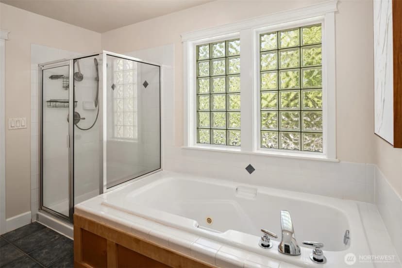 Property photo for 4600 Green Lake Way N, Seattle photo 19