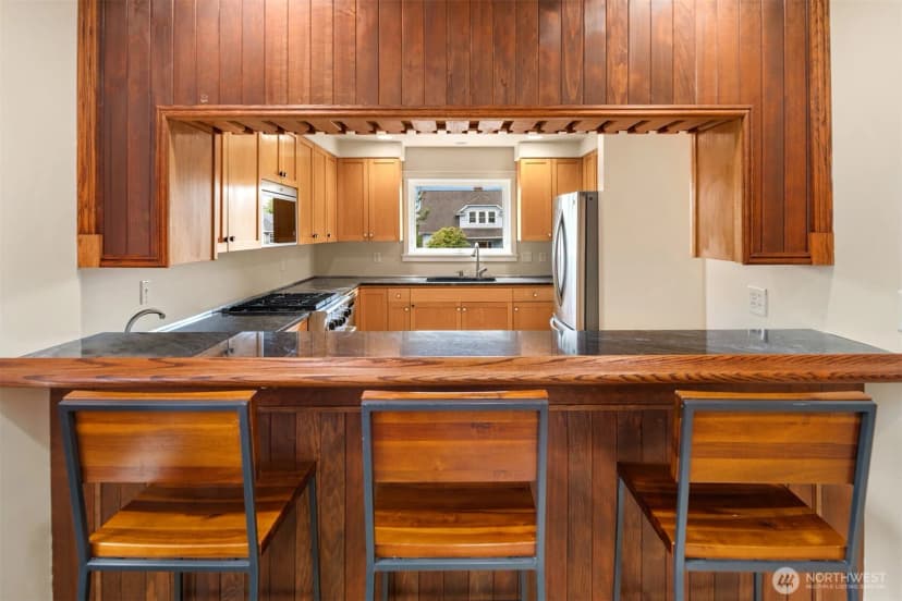 Property photo for 4600 Green Lake Way N, Seattle photo 12