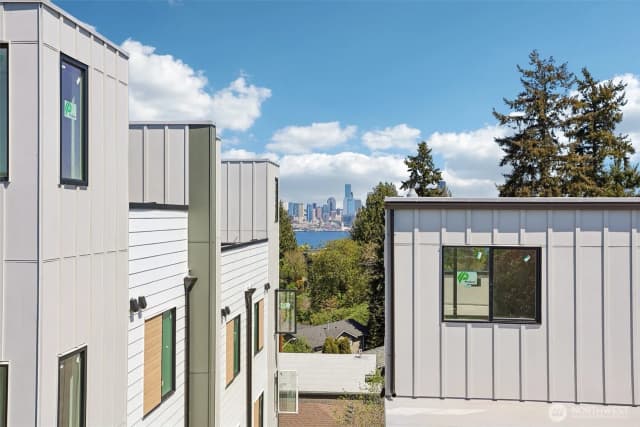 Property photo for 1926 Ferry Avenue Sw, Seattle photo 5