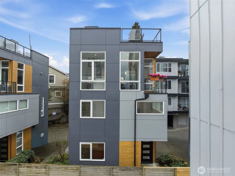 Property photo for 1926 Ferry Avenue Sw, Seattle photo 2